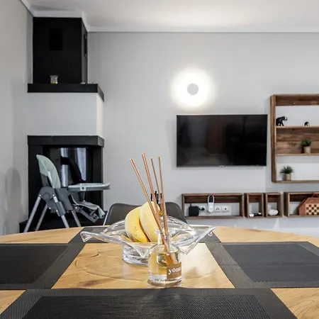 Spacious 3-bedroom With Wifi, Ac In Charming Kalamaria - Mountain View Thessalonique
