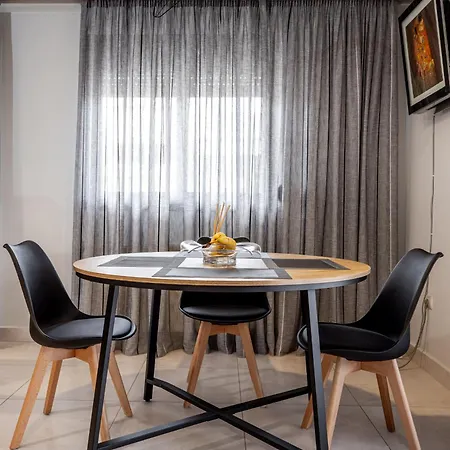Spacious 3-bedroom With Wifi, Ac In Charming Kalamaria - Mountain View Thessalonique